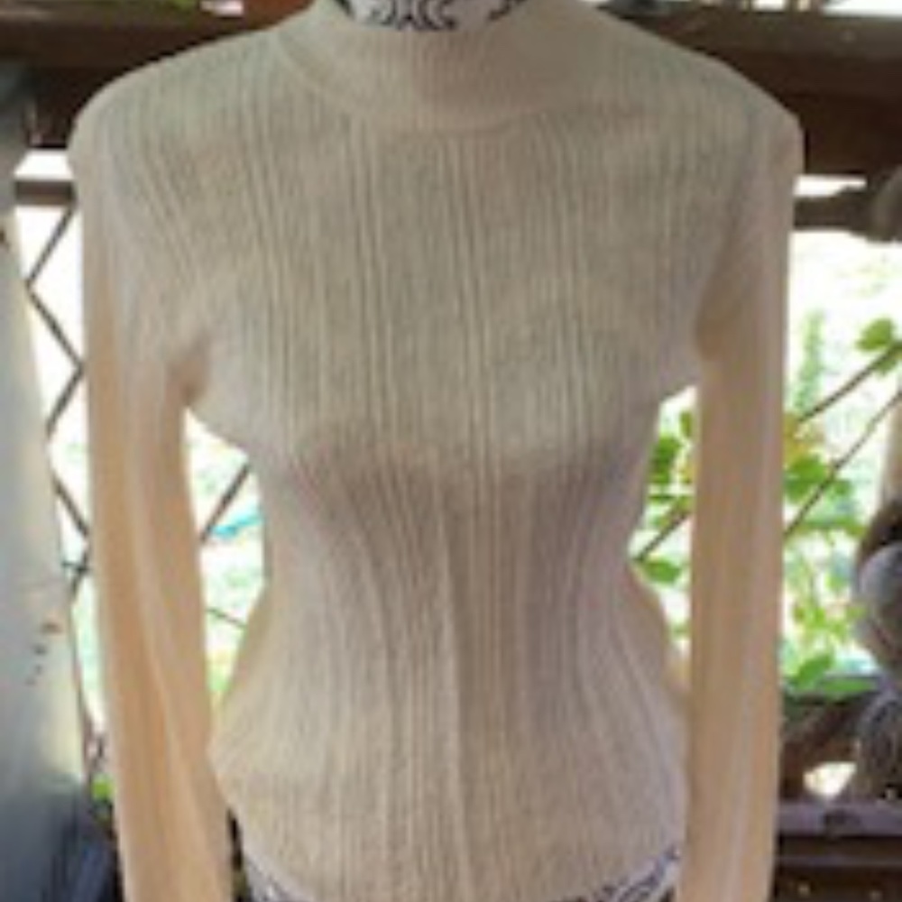 955 Originals Cream Turtleneck, Size Medium